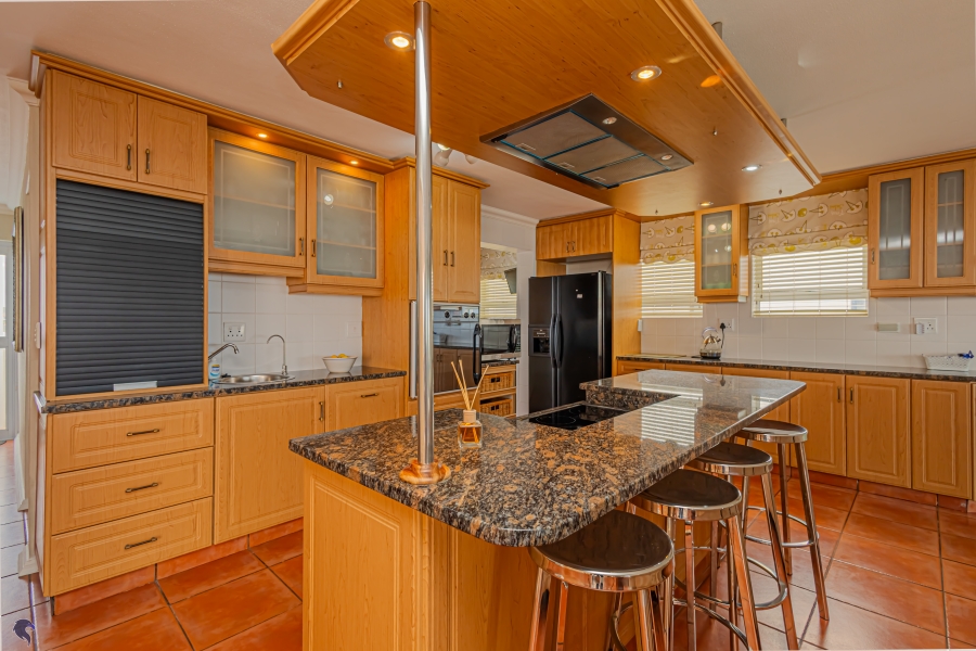 5 Bedroom Property for Sale in Waterfront Western Cape